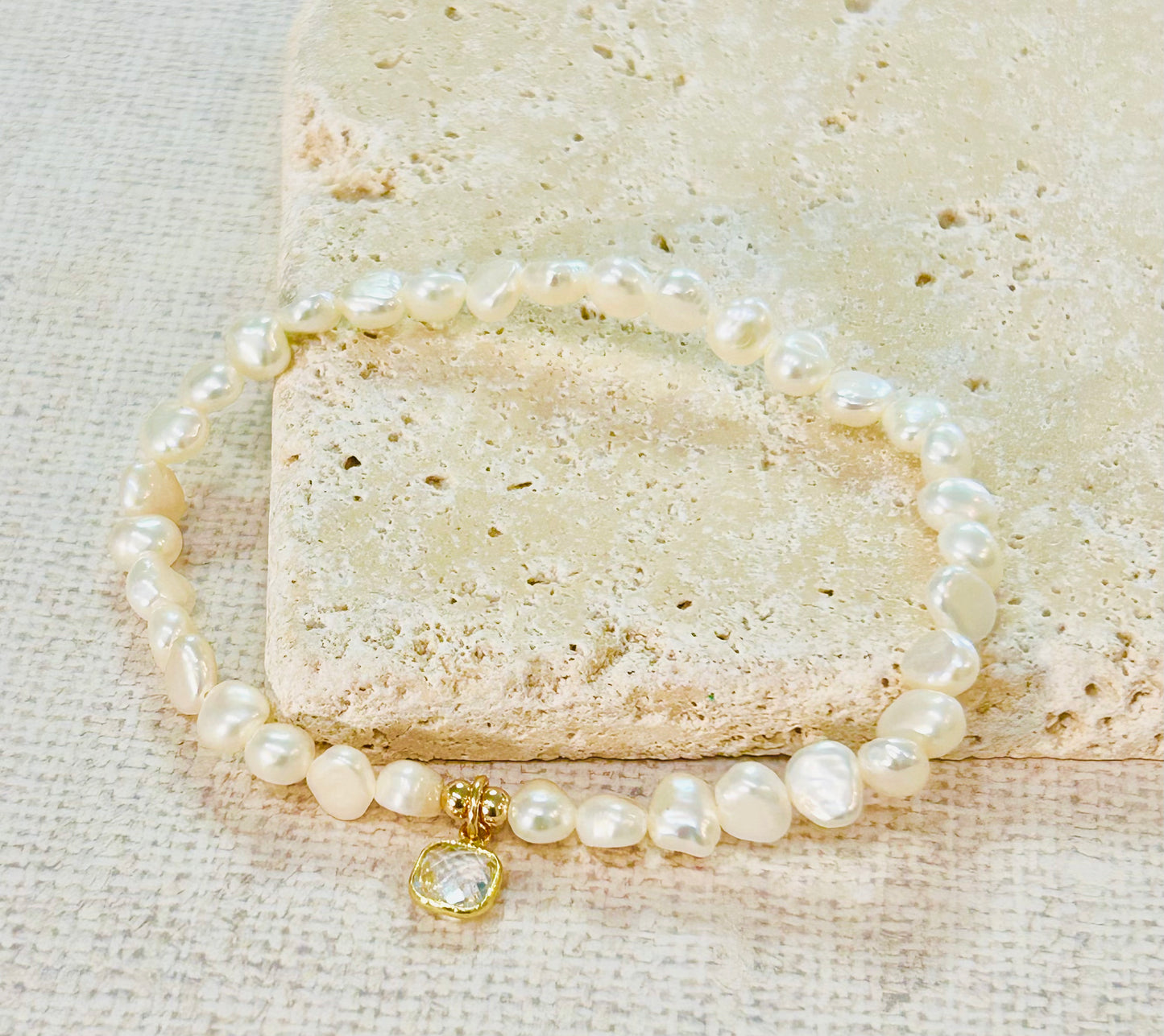Bracelet en perles d'eau douce Keishi et crystal.