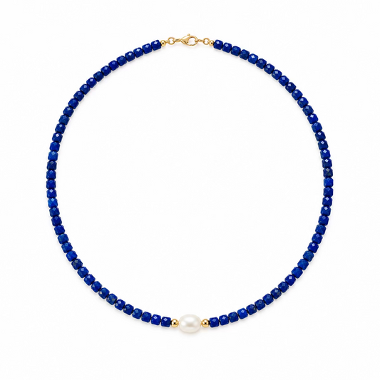Collier en lapis lazuli et or rempli.