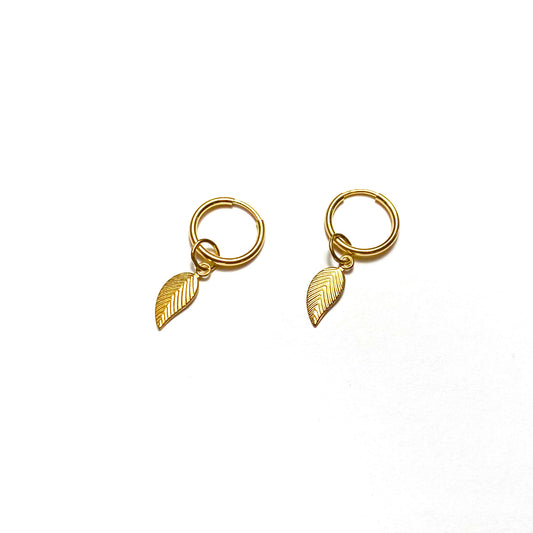 Boucles d'oreilles dormeuses avec feuille en or rempli
