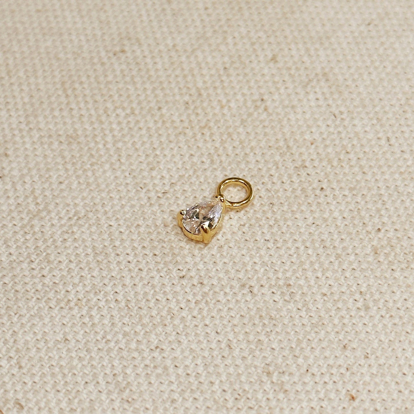 Breloque en forme de petite boucle d'oreille