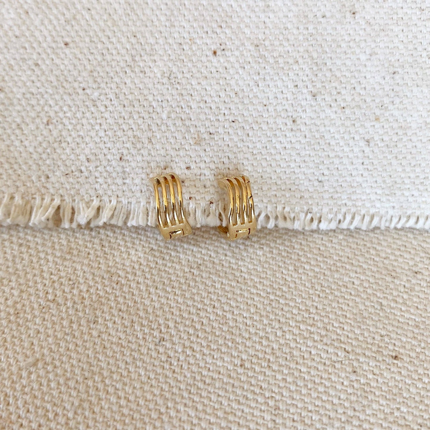 Créoles Clicker Tiny Waves remplies d'or 18 carats