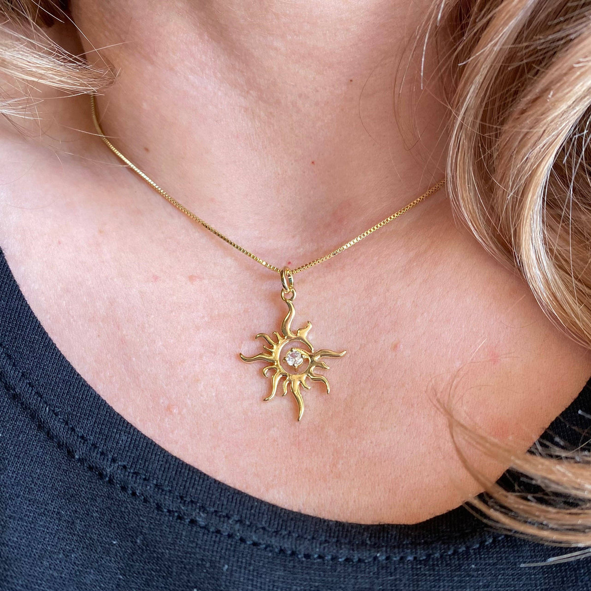 Pendentif soleil radiant en or rempli 18k avec pierres en zircone cubique