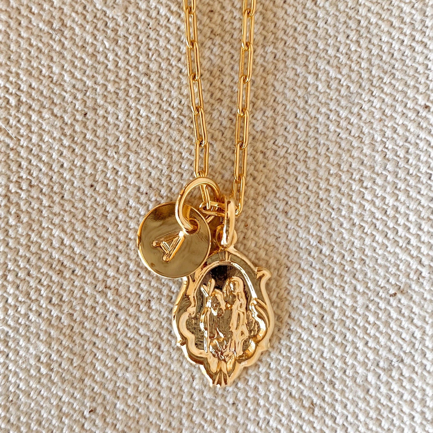 Breloque petite lettre initiale estampillée en alphabet complet rempli d'or 18 carats