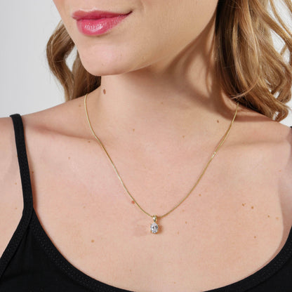 Collier avec chaine figaro et pendentif ovale en zircon cubique