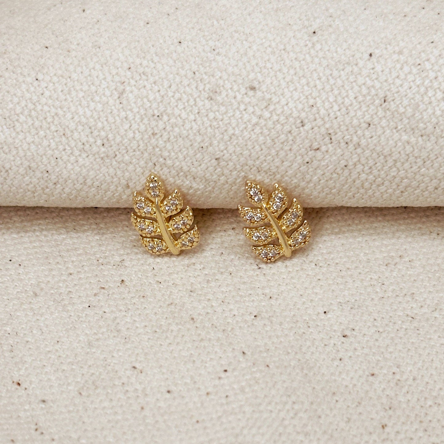 Clous d'oreilles à tige en forme de feuille de zircon cubique