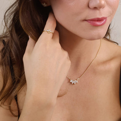 Bague en zircone cubique en forme de fleur vintage.