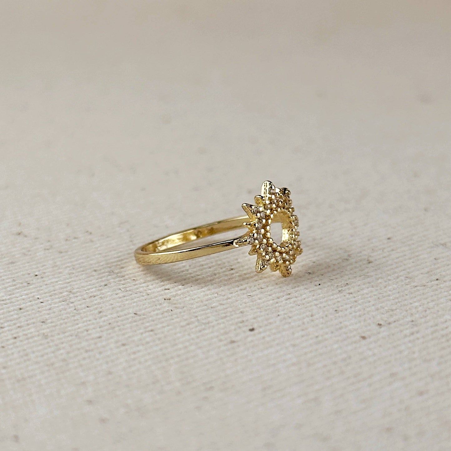 Bague CZ à pointe ronde remplie en or 18 carats