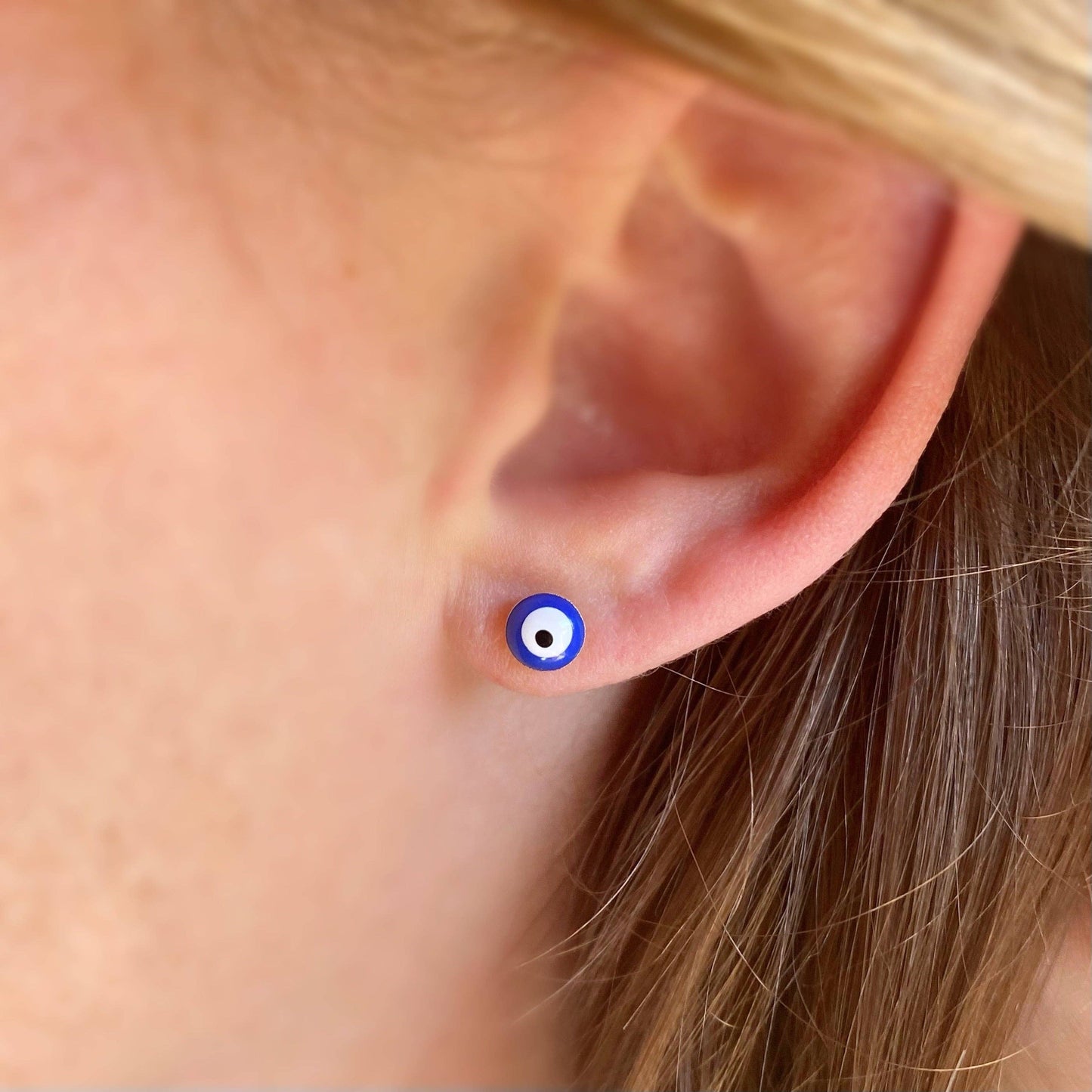 Clous d'oreilles protection contre le mauvais oeil.