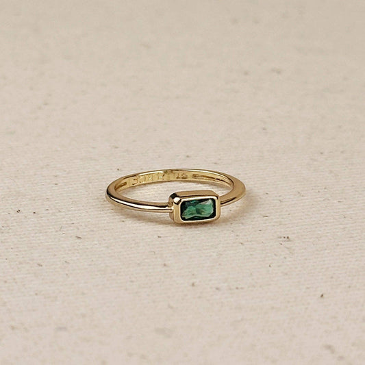 Bague solitaire rectangulaire avec zircon cubique vert émeraude