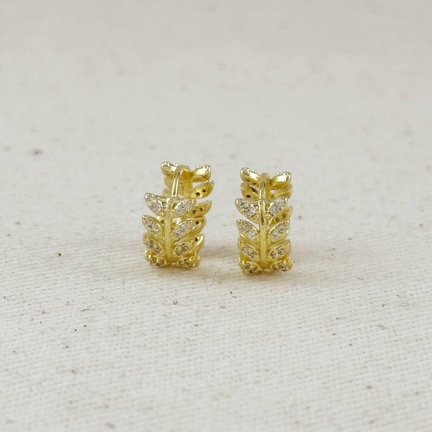 Créoles en forme de feuille avec zircons cubiques, en or rempli 18 carats