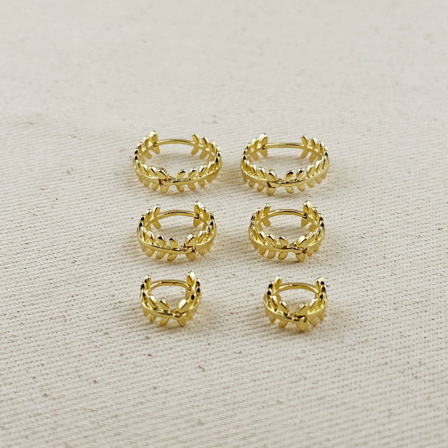 Boucles d'oreilles à motif de feuilles fourrées en or 18 carats