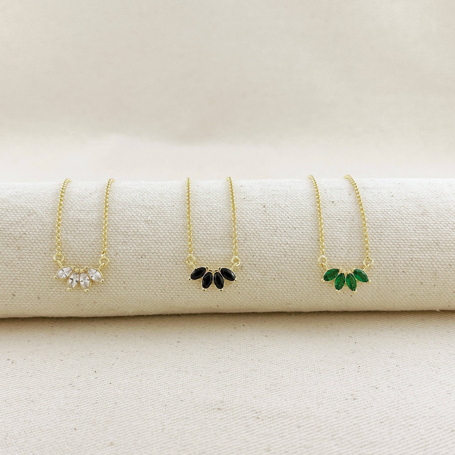 Collier lotus plaqué or 18 carats avec zirconium cubique