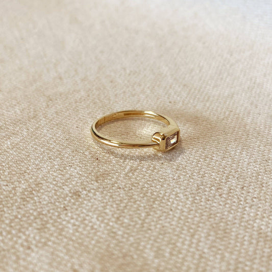 Bague solitaire rectangulaire remplie d'or 18 carats