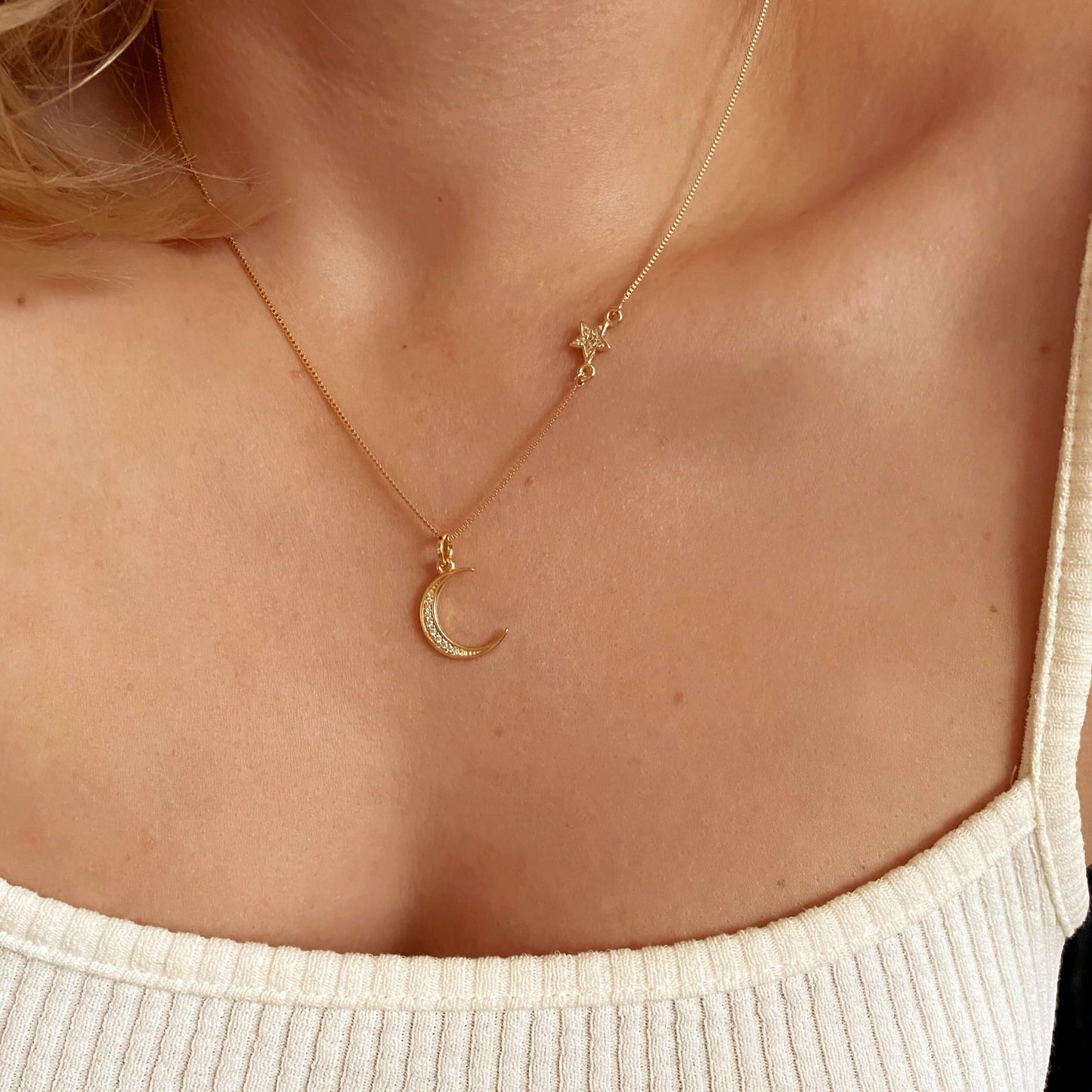 Collier lune et étoile en or 18 carats