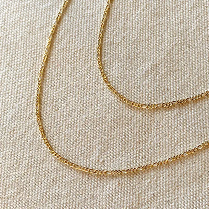Collier avec chaine figaro et pendentif ovale en zircon cubique