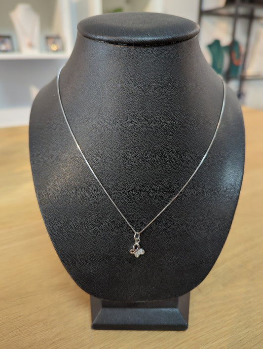 Collier avec chaîne box fine en argent et pendentif papillon